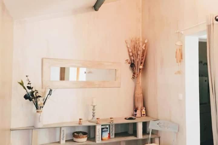 Appartement Rouge Avec Jardin Eymoutiers  Exteriér fotografie