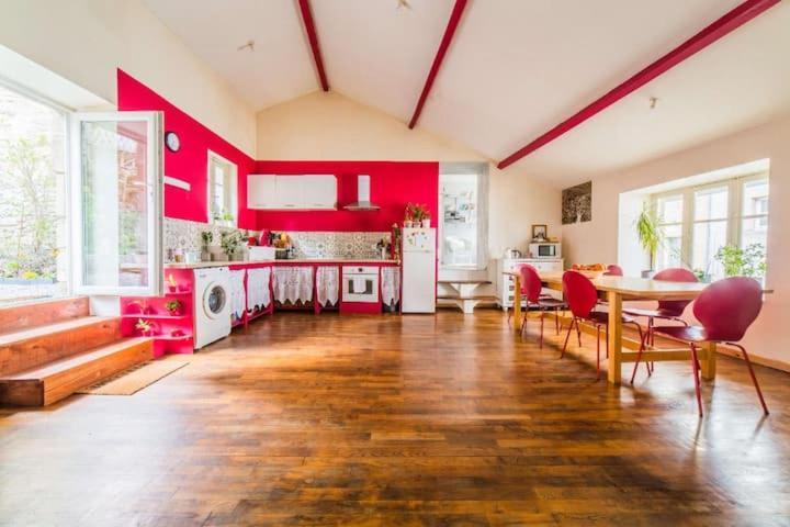 Appartement Rouge Avec Jardin Eymoutiers  Exteriér fotografie